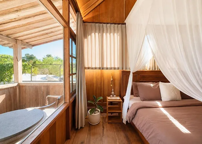 Tropical Loft Hideaway Near Holiday home *