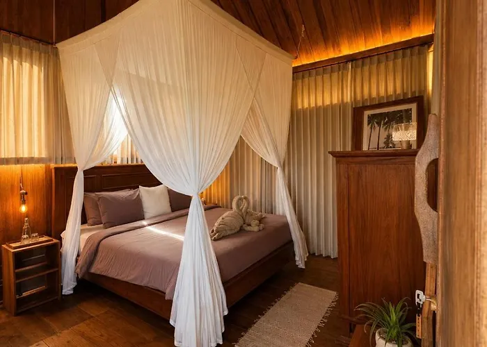 Tropical Loft Hideaway Near Holiday home *