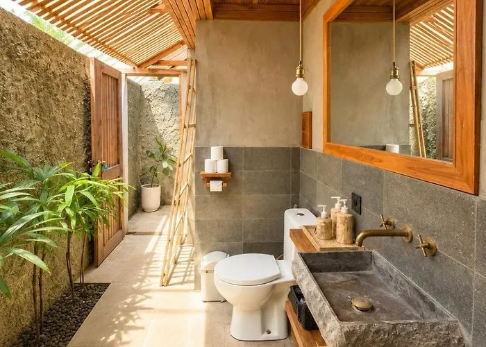 Tropical Loft Hideaway Near Holiday home *