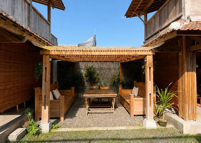 Tropical Loft Hideaway Near
