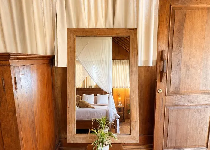 Tropical Loft Hideaway Near Holiday home *