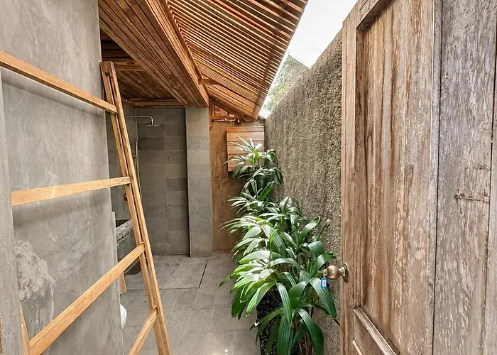 Tropical Loft Hideaway Near Holiday home *